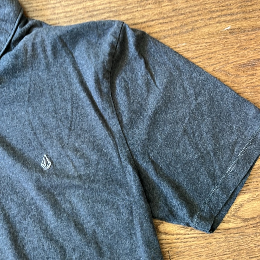 Volcom Polo Shirt. - Picture 3 of 6